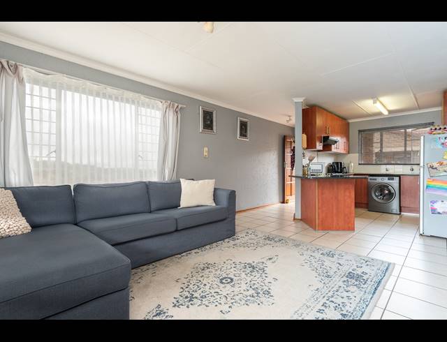 2 BEDROOM APARTMENT FOR SALE IN RIDGEWAY